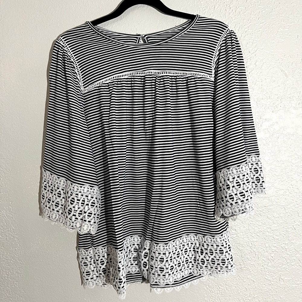 Women’s Tunic Style Top, sized like a Xl no inside Tags to confirm